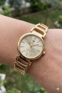 Fiesta Kadın Kol Saati | 24 mm Çelik Kasa, Altın Renk Çelik Kordon, Safir Cam, Zarif Tasarım