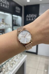 Lee Cooper Şık Tasarım Kadın Kol Saati | 37 mm Rose Gold Çelik Kasa, Çelik Kordon, Mineral Cam