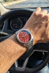 Lee Cooper Kırmızı Kadran Erkek Kol Saati | 46mm Çelik Kasa, Çelik Kordon, Takvimli