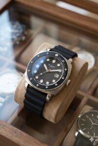 Lee Cooper Spor ve Şık Erkek Kol Saati | Siyah Silikon Kordon, Takvimli, 43mm