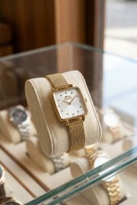 Slazenger Altın Renk Kadın Kol Saati | Altın Örgü Çelik Kordon, İnci Sedef Kadran, Zarif Tasarım