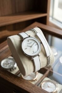 Lee Cooper Beyaz Renk Kadın Kol Saati | 32mm, Beyaz Kadranlı, Çelik Kordonlu - Bileklik Hediyeli