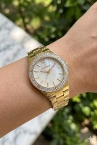 Essence Kadın 32 mm Çelik Kasa Altın Çelik Kordon Sedef Kadran Analog Kol Saati