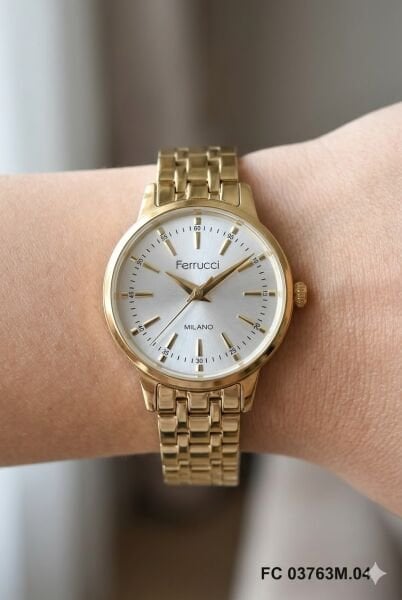 Ferrucci Şık Tasarım Kadın Kol Saati | 30 mm Çelik Kasa, Altın Metal Kordon, Gümüş Kadran