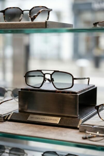 Quantum Geometrik Çerçeve Erkek Güneş Gözlüğü | 53 mm Çelik Çerçeve, Füme Polarize Cam