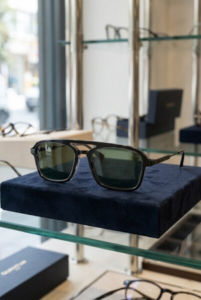 Quantum Siyah Geometrik Çerçeve Erkek Güneş Gözlüğü | 55 mm Asetat Çerçeve, Yeşil Polarize Cam