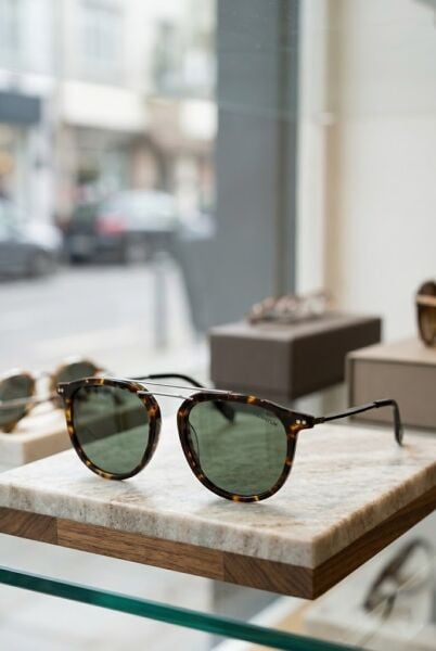 Quantum Kadın Güneş Gözlüğü | 54 mm Titanyum-Karbon Fiber Çerçeve, Yeşil Polarize Cam