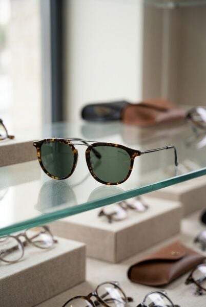 Quantum Kadın Güneş Gözlüğü | 54 mm Titanyum-Karbon Fiber Çerçeve, Yeşil Polarize Cam