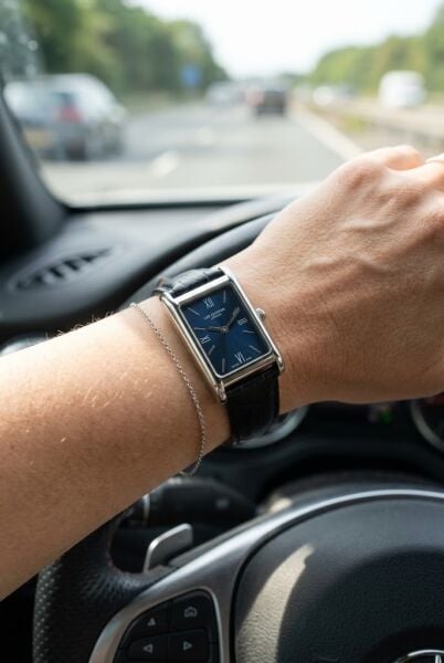 Lee Cooper Gümüş Dikdörtgen Kasa Kadın Kol Saati | 21 mm Paslanmaz Çelik Kasa, Siyah Deri Kordon