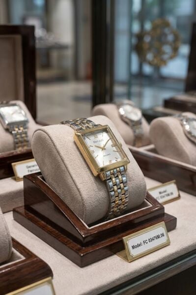 Ferrucci Gümüş-Altın Kare Kasa Kadın Kol Saati | 30 mm Çelik Kordon, Modern Tasarım