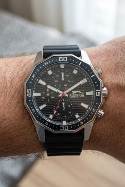 Slazenger Sportif Güçlü Erkek Kol Saati | 44 mm Çelik Kasa, Siyah Silikon Kordon
