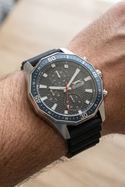 Slazenger Sportif Güçlü Erkek Kol Saati | 44 mm Çelik Kasa, Siyah Silikon Kordon