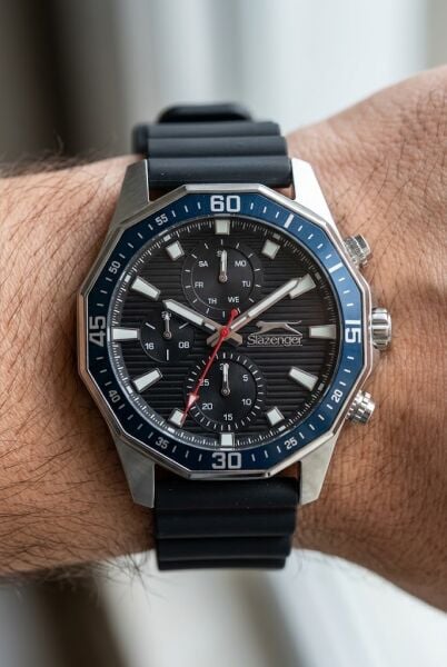 Slazenger Sportif Güçlü Erkek Kol Saati | 44 mm Çelik Kasa, Siyah Silikon Kordon