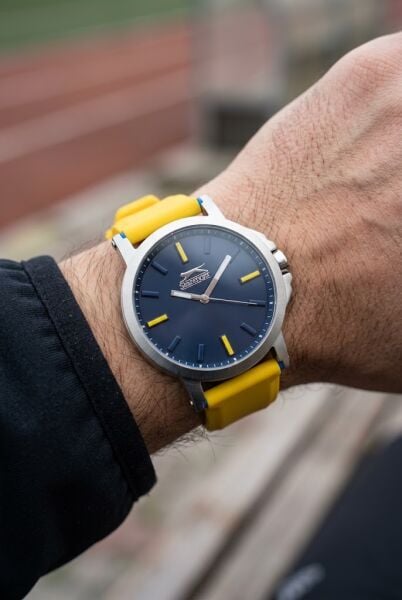 Slazenger Sportif ve Modern Erkek Kol Saati | 48 mm Paslanmaz Çelik Kasa, Sarı Silikon Kordon