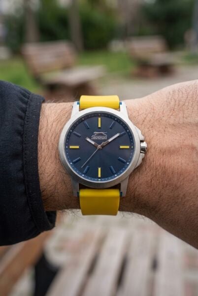 Slazenger Sportif ve Modern Erkek Kol Saati | 48 mm Paslanmaz Çelik Kasa, Sarı Silikon Kordon