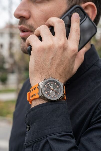 Slazenger Sportif ve Güçlü Erkek Kol Saati | 45 mm Paslanmaz Çelik Kasa, Turuncu Silikon Kordon